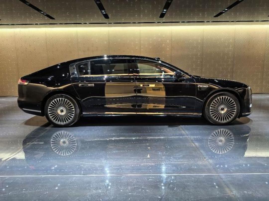 尊界S800上市首日斩获1600台大定:70.8万起售改写超豪华车定价逻辑