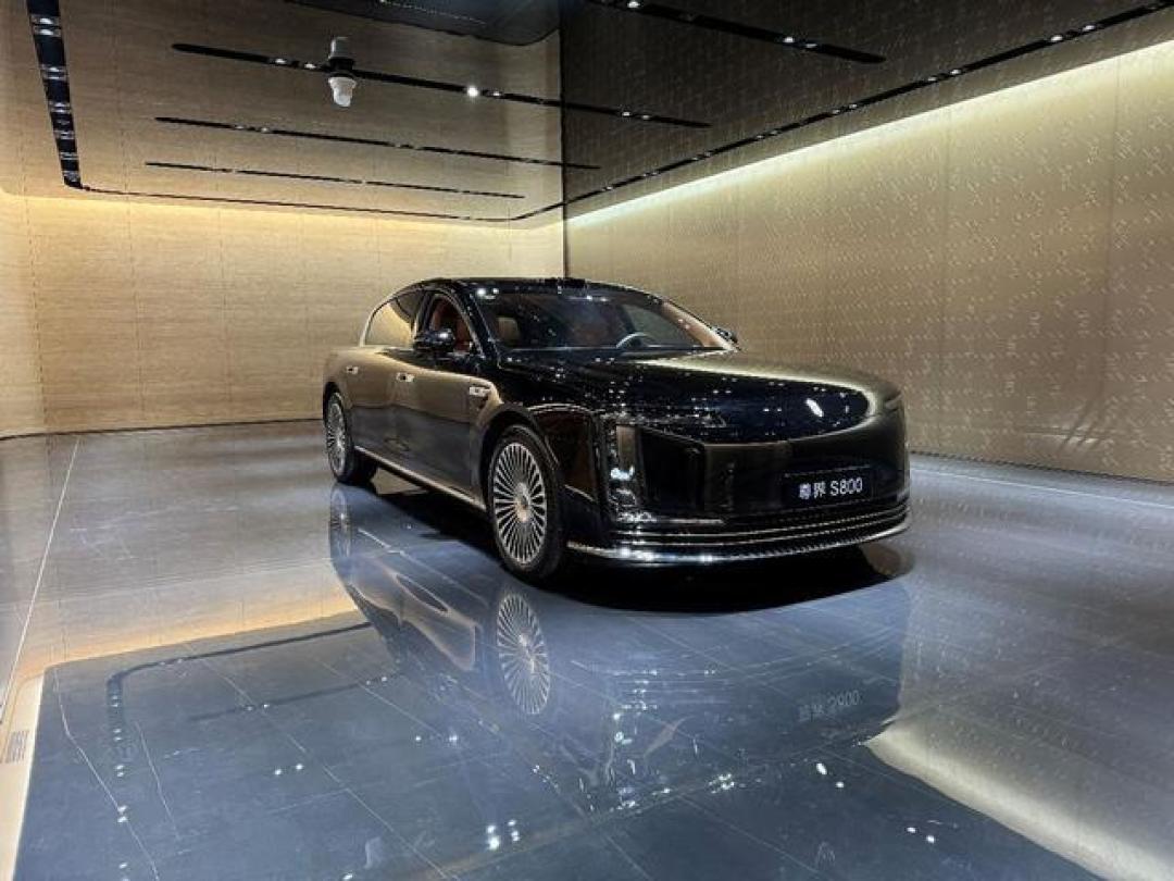 尊界S800上市首日斩获1600台大定：70.8万起售改写超豪华车定价逻辑