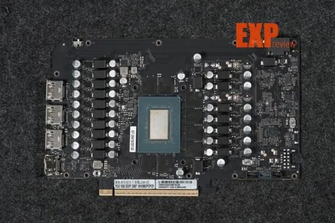 影驰 RTX 5070 Ti 星曜 LUNA OC显卡评测:镜面元素带来独特光影美学