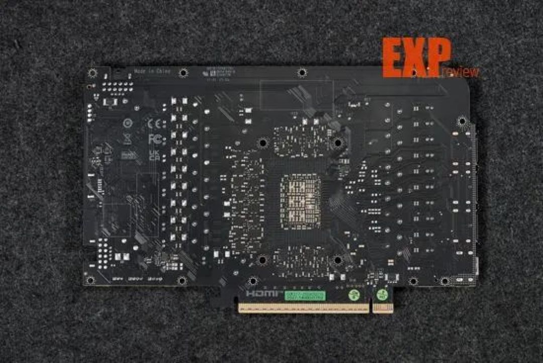 影驰 RTX 5070 Ti 星曜 LUNA OC显卡评测:镜面元素带来独特光影美学