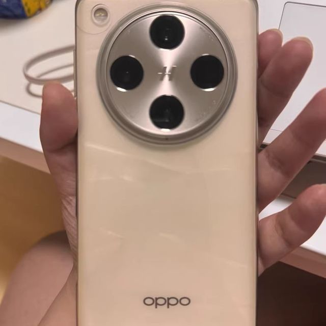 OPPO化身“卷王”，双潜望长焦+天玑9400，已跳水1600元