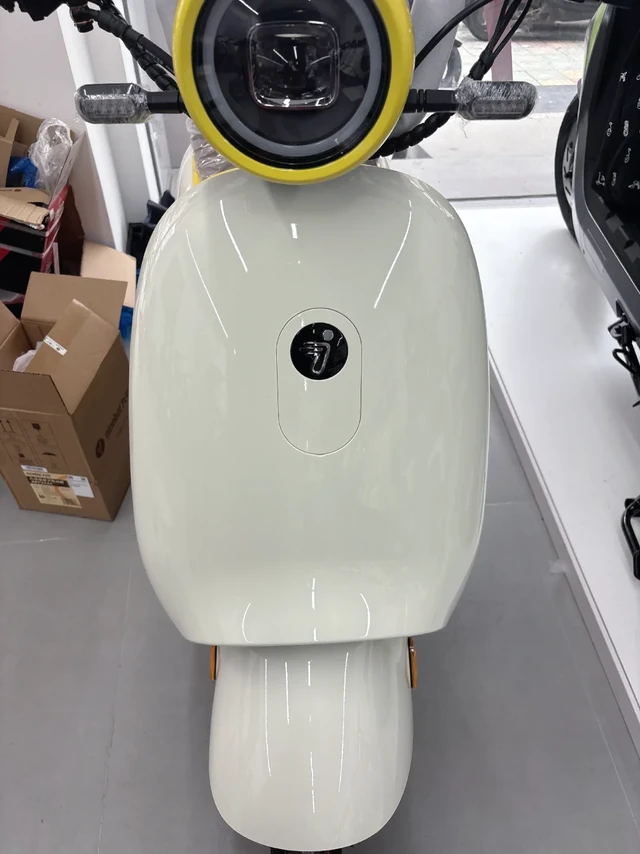 九号qzmiz
九号QzMIX是一款专为女性用户设计的电动自行车,兼具高颜值与实用性,配置丰富且智能化程度高。以下是其主要配置信息:
1. 外观设计
采用圆润时尚的线条和多元撞色设计,搭配光感烤漆
