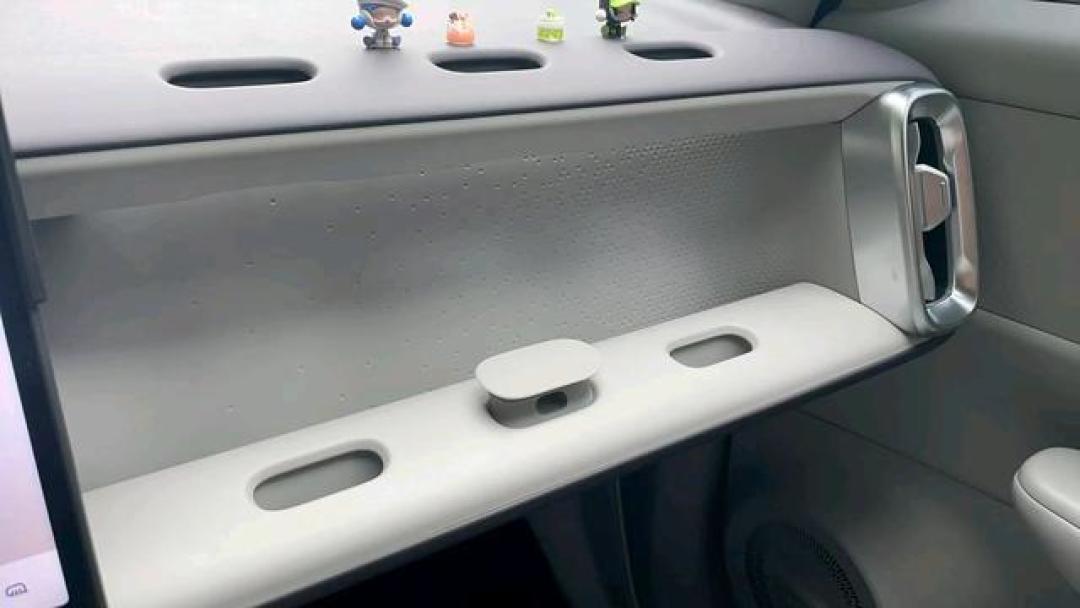 零跑B10对比C10：家庭用户必看的空间、续航与智能配置全解析
