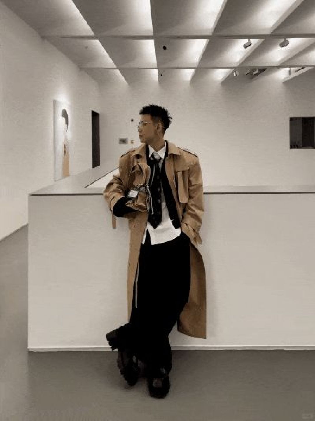 男生职场穿搭新思路:解锁Miu系刚柔美学,通勤造型轻松进阶