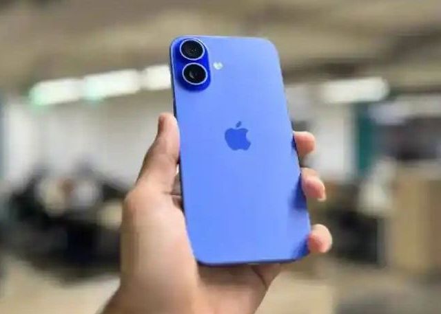 完了！iPhone 17竟然“倒吸牙膏”！120Hz高刷，但没有可变刷新率