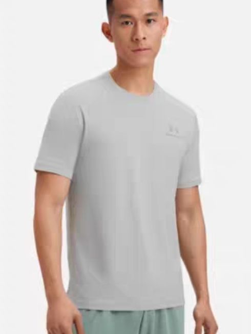 告别汗臭黏腻！安德玛UA春夏T恤清爽一夏