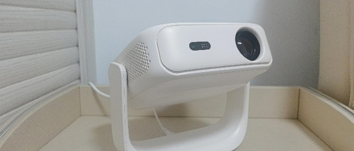 小户型的光影神器，哈趣H3云台投影仪深度实测，让我和电视说拜拜。