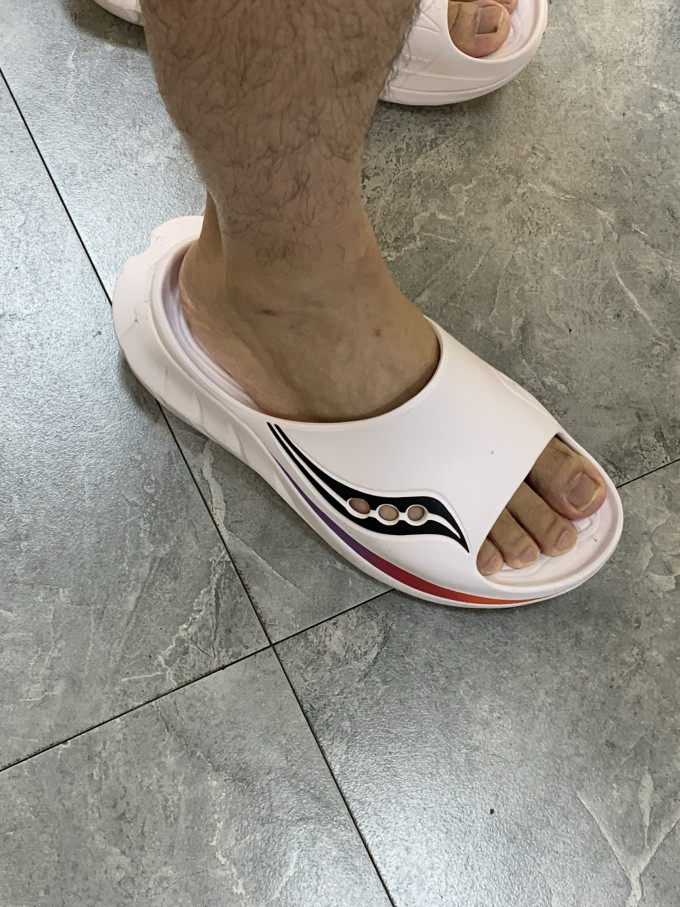 索康尼运动拖鞋