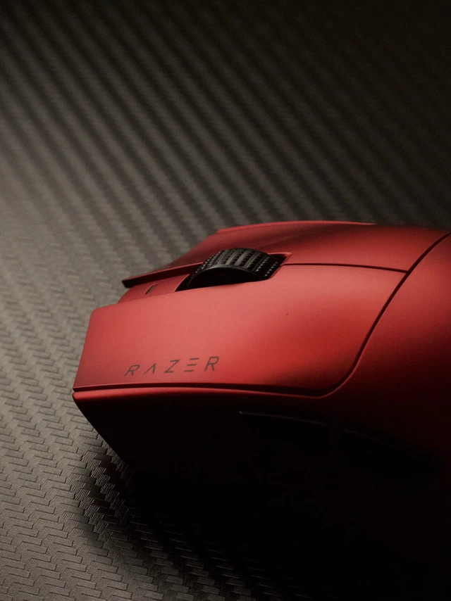 🐙外设分享。Razer 毒蝰v3pro sen
很好的模具 类肤涂层也不错算是跟手的 推荐手长18cm以上 抓握感觉有些抓不住大部分时间还是趴握
8k回报这次直接标配了确实这个价格得给了 国补背刺王不