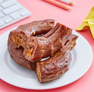啃起来就停不下嘴！周黑鸭甜辣鸭脖，舌尖上的武汉味道！