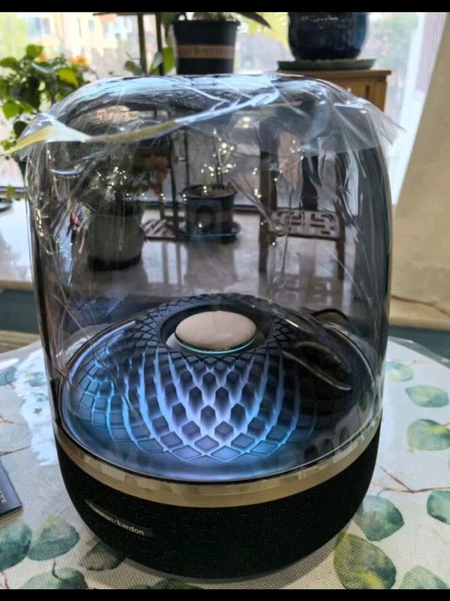 哈曼卡顿音乐琉璃四代蓝牙音箱：黑金典藏，音韵非凡！