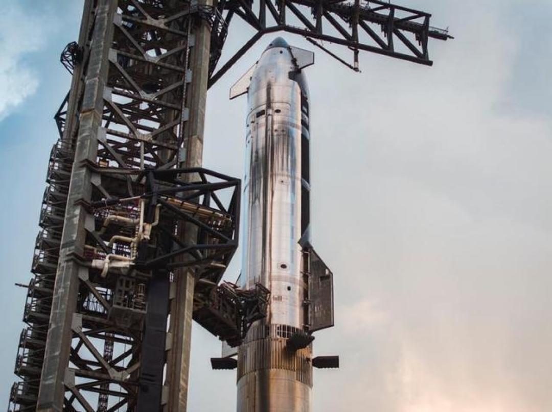 火箭三炸营收反增40%!SpaceX年入1114亿:星链狂揽123亿,复用火箭碾压同行