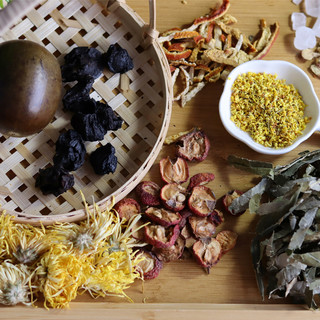 教你做酸梅汤，中药店食材一次买齐，一锅煮好，正宗