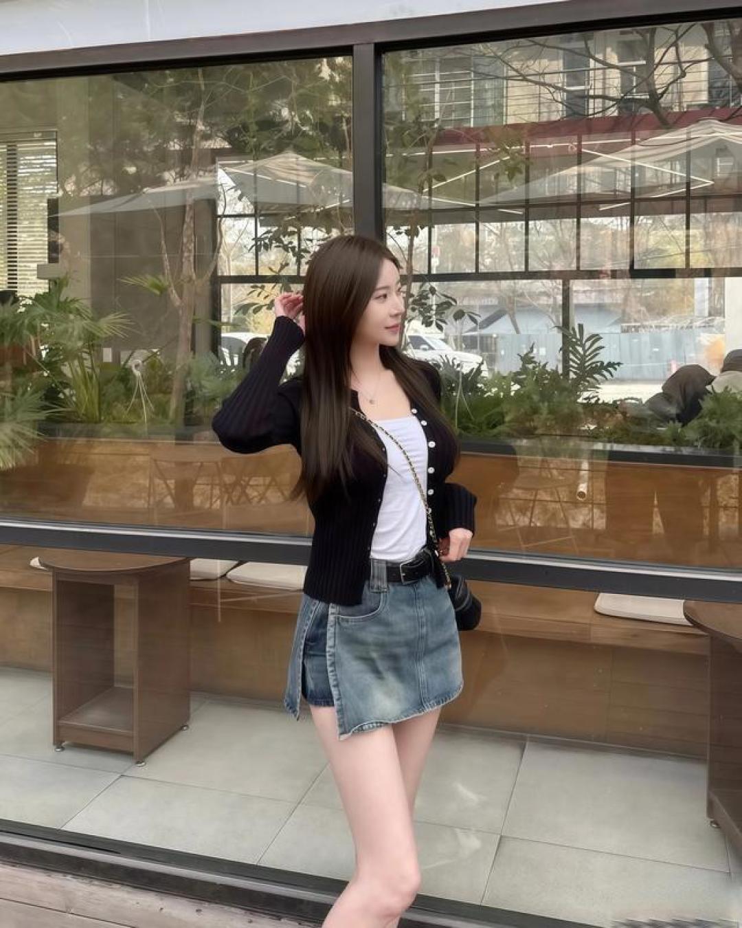 盛夏穿搭指南:普通人用基础款也能穿出流动的生命力