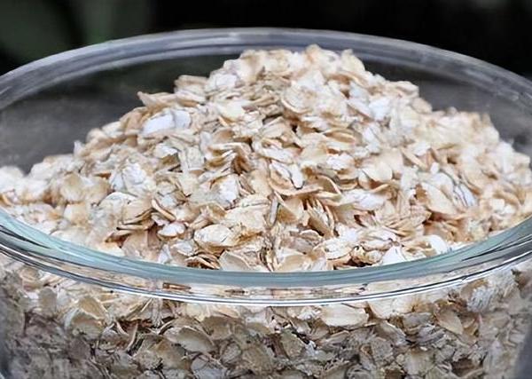 56岁大妈坚持每天早上吃燕麦，半年之后，体检指标确实没有想到