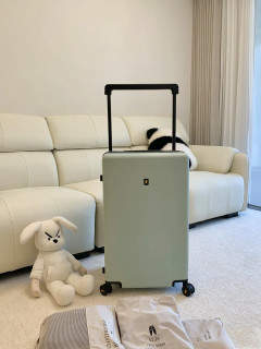 我的出差好物搭子——地平线8号大旅行家行李箱，颜值高又好用！