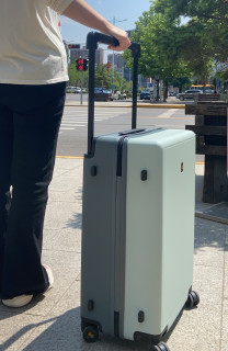 我的出差好物搭子——地平线8号大旅行家行李箱，颜值高又好用！