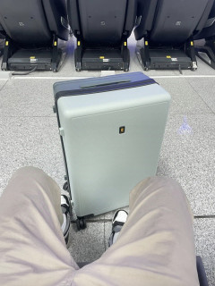 我的出差好物搭子——地平线8号大旅行家行李箱，颜值高又好用！