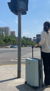 我的出差好物搭子——地平线8号大旅行家行李箱，颜值高又好用！
