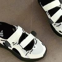 Adidas 波波玛丽珍凉鞋 OZWAVE SANDAL：解锁夏日舒适体验