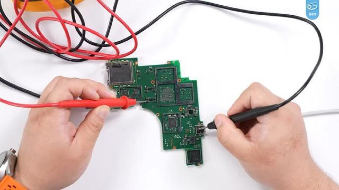 任天堂Switch 2拆机实测:磁吸Joy-Con+DLSS加持,性能能否比肩Steam Deck?