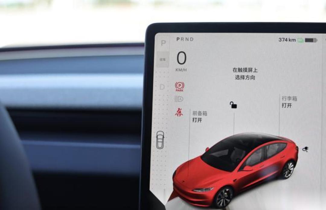 特斯拉取消物理档杆引争议:智能交互革新下的本土化适配困境