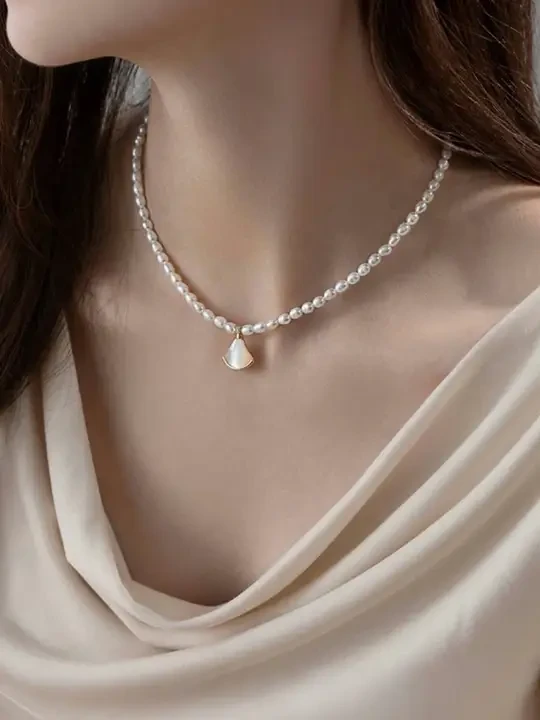 经典的小裙子珍珠项链#时尚饰品 #总有一款适合你 #时尚