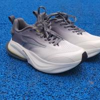 国产新风循环跑鞋破圈：透气黑科技+多场景设计颠覆通勤运动体验