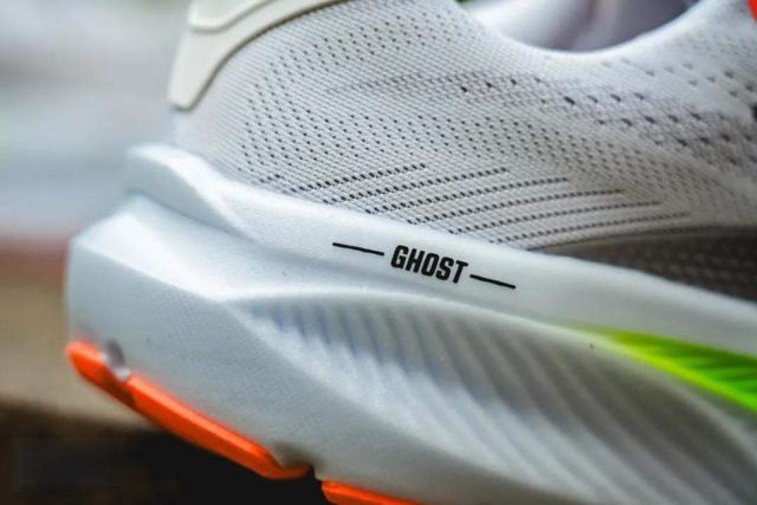 布鲁克斯Ghost幽灵17跑鞋实测:大体重与宽脚跑者的全能万金油之选