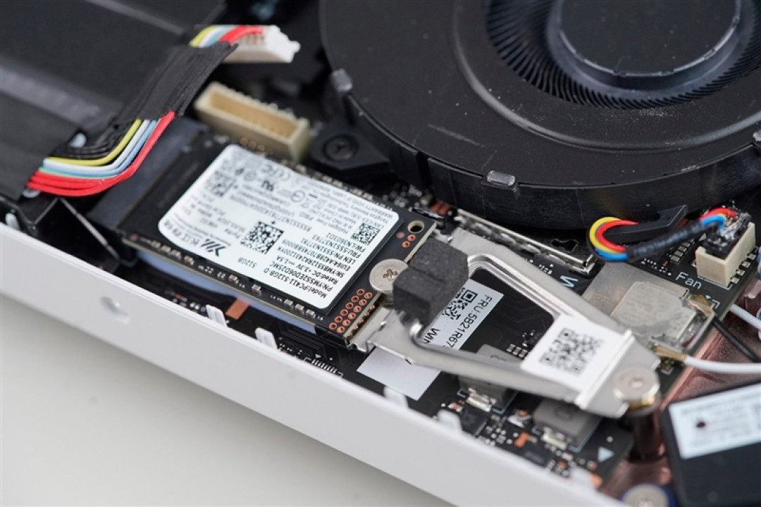 联想拯救者Go S评测:更亲民的入门掌机 长江存储PC411 SSD素质过硬