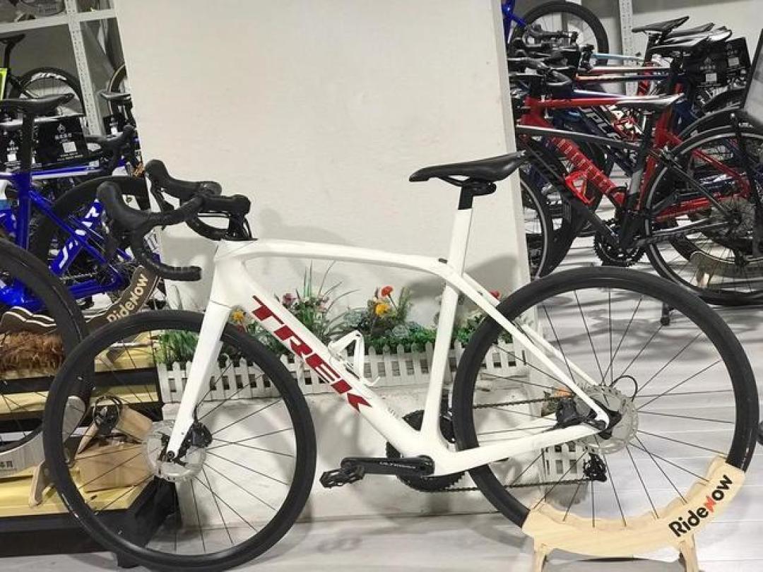 TREK公路车价格腰斩背后:新手必看的避坑指南与行业洗牌解析
