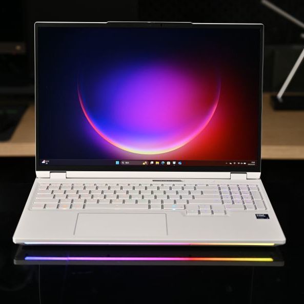 机械革命耀世16Ultra：长江存储PC411固态硬盘加持下的性能魔兽