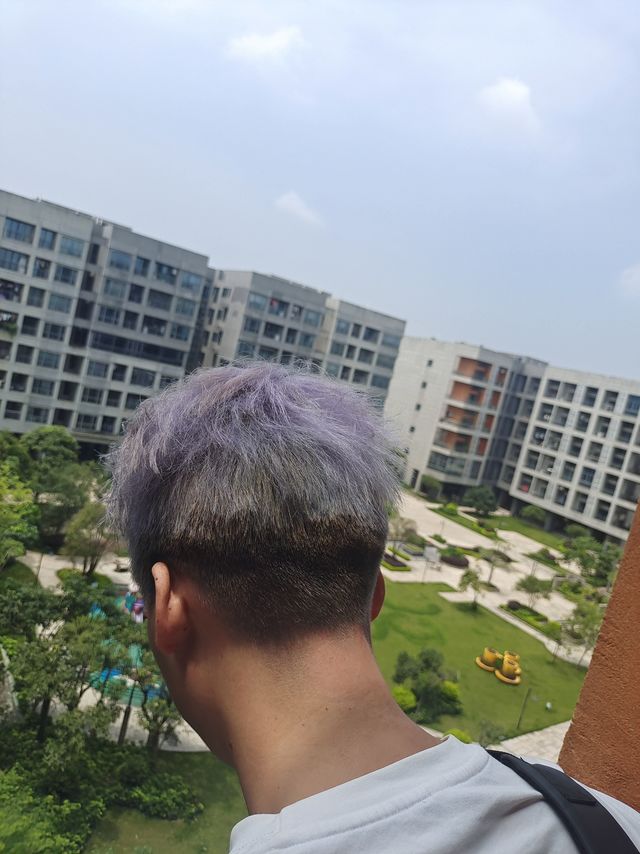 一瓶洗发水洗出了一脑袋的五彩斑斓