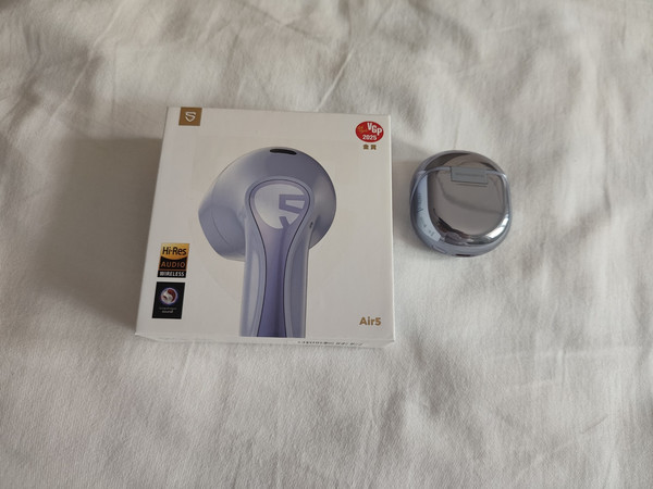 开箱 泥炭Air5,个人用户直观的给你们展现一下他的通话效果 ,和泥炭Air4pro 进行通话效果对比 , 开盖有摩擦声 不知道是不是只有我这个这样