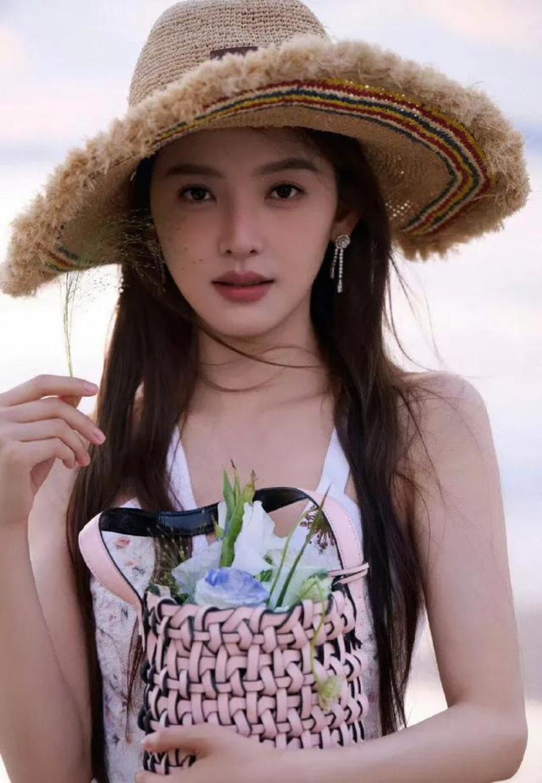海浪星光间华服共舞 Vogue潮汐红毯开启沉浸式时尚盛宴