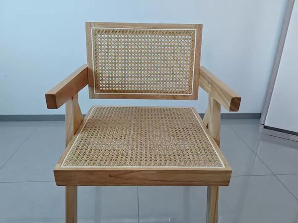 中古风餐椅，舒适与美感兼得