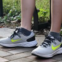 轻量缓震与性价比的平衡术——Nike Revolution 6 NN