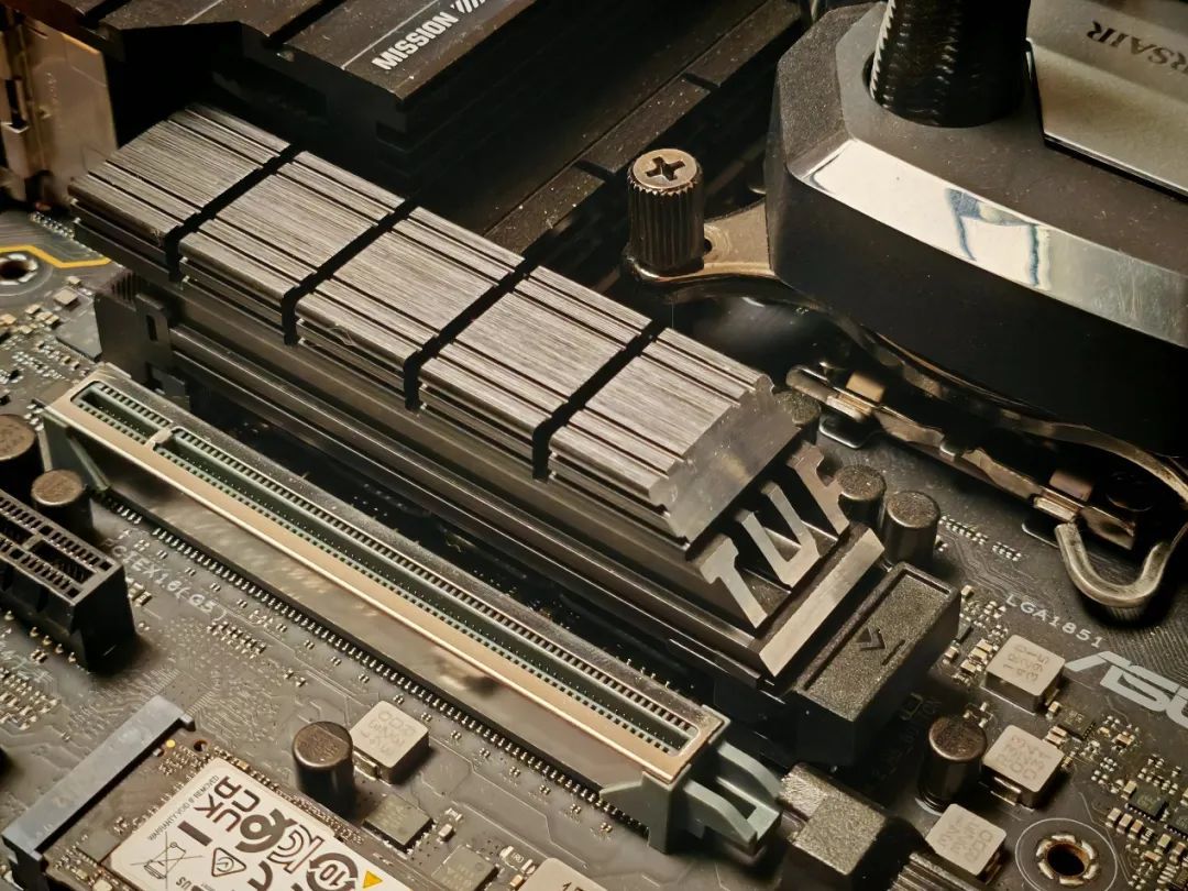 黑盘迈入PCI-E 5.0时代，闪迪重磅选手登场及制霸