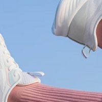 特步轻翼3女子跑鞋：夏季透气减震，厚底增高畅跑无忧！