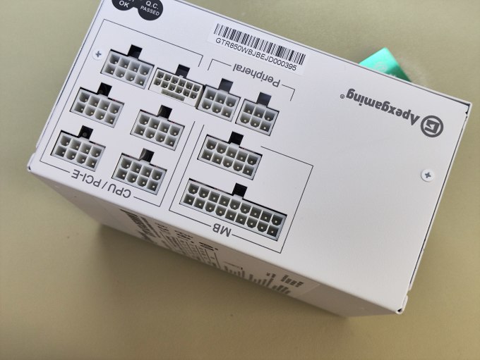 美商艾湃电竞电脑电源