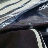 adidas情侣款休闲运动裤：春季轻运动首选，黑白双色解锁情侣穿搭