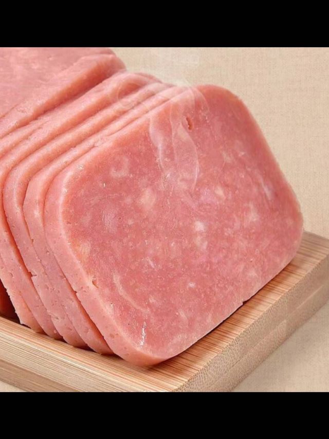 三文治方火腿午餐肉切片，口感鲜美