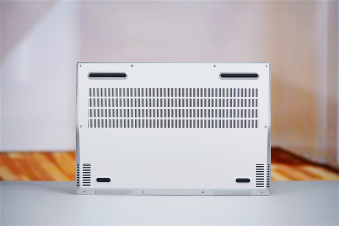 七彩虹第一款高端轻薄全能游戏本!iGame M15 Origo评测
