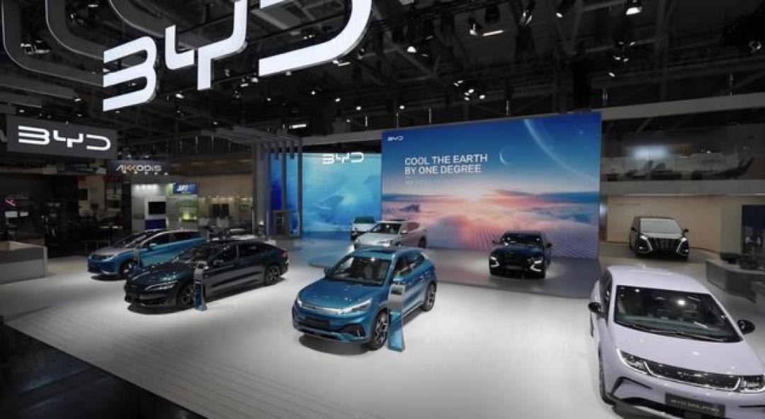 比亚迪吉利对决新能源车销量榜首：智驾平权与高配低价之战引爆行业变局