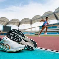 马拉松新手跑鞋怎么选？五款千元内高性价比推荐（附避坑指南）