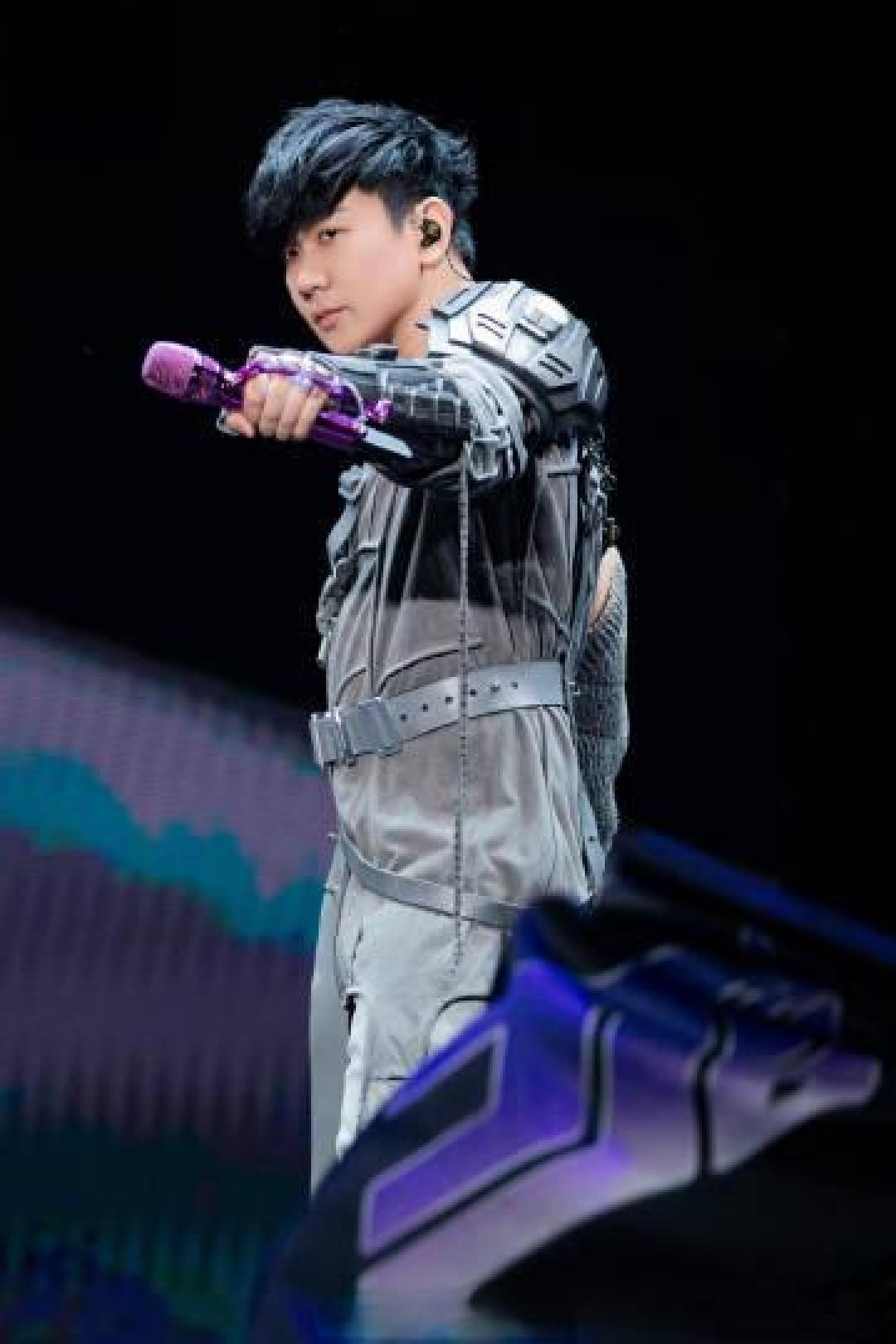 林俊杰台北演唱会创纪录:横开式舞台+悬浮首秀引爆八万观众