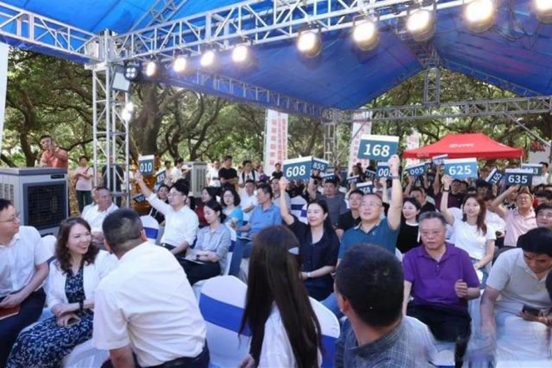 千年荔枝树采摘权竞拍记:90后小伙解锁古树新经济密码
