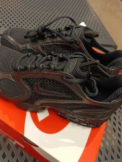👟复古风潮下的独特鞋款