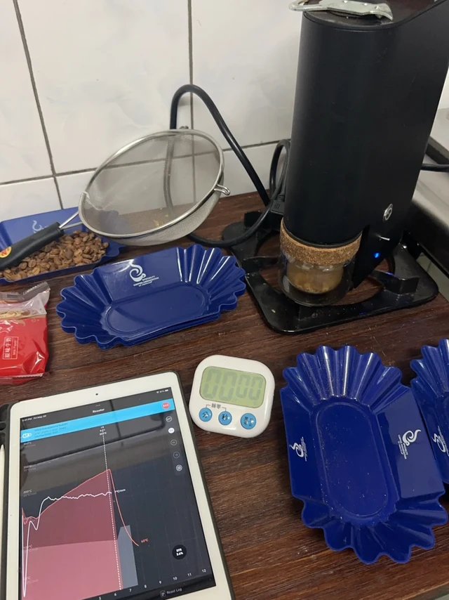 周遊在ROEST、Link/KeffaLogic、IKAWA之間