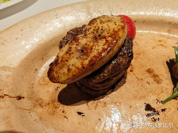 为什么现在100美元还不够一家人一天的伙食费？